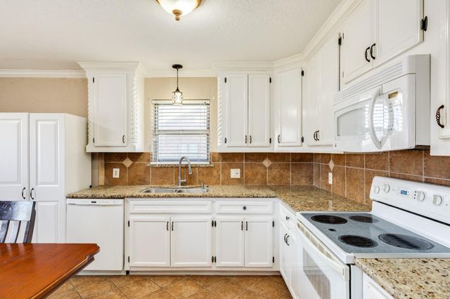 1112 W Mulberry Street, Angleton, TX 77515