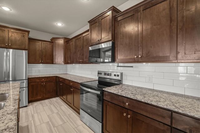 403 Shady Oak Circle, Cave Springs, AR 72718