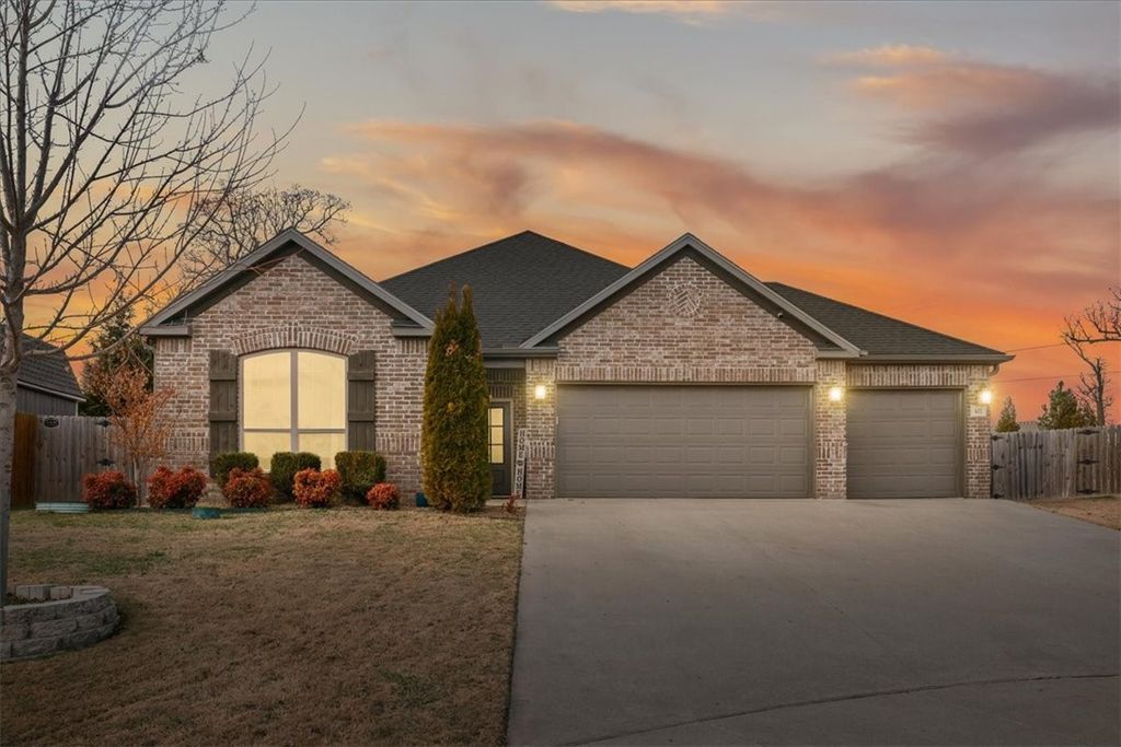 403 Shady Oak Circle, Cave Springs, AR 72718