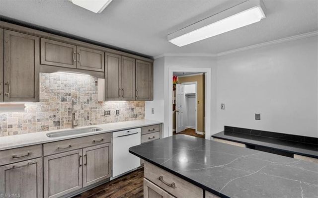 879 Brookleigh Court, Winston-salem, NC 27104