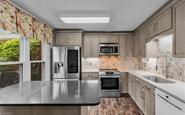 879 Brookleigh Court, Winston-salem, NC 27104