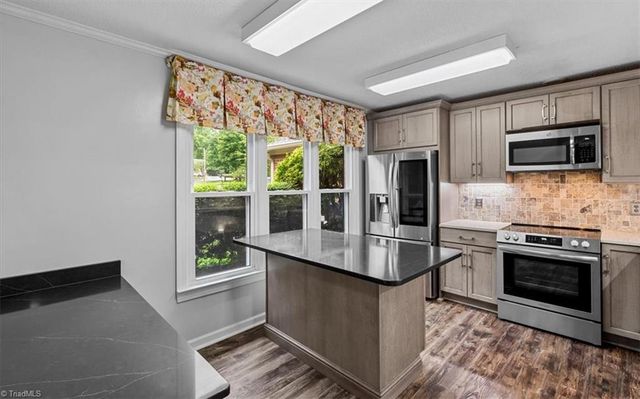 879 Brookleigh Court, Winston-salem, NC 27104