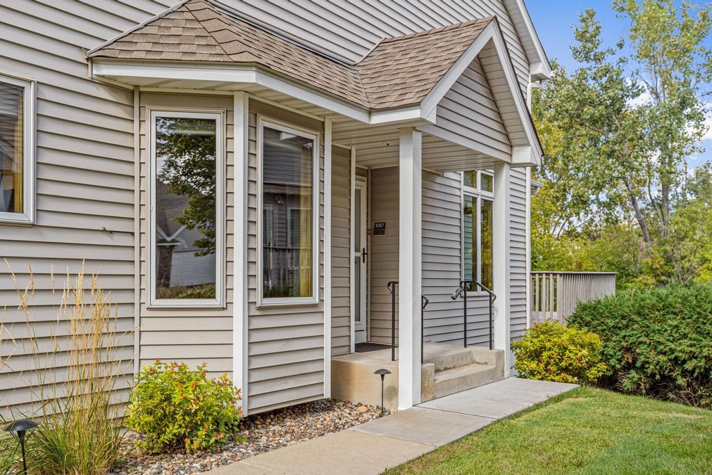 1067 Westcliff Curve, Shoreview, MN 55126 — photo 3