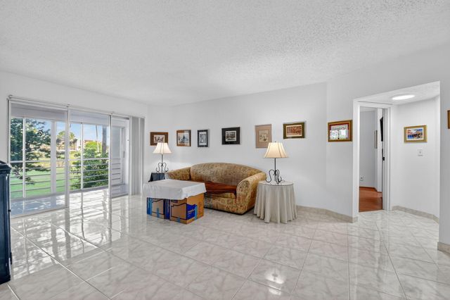 3810 Via Poinciana 206, Lake Worth, FL 33467