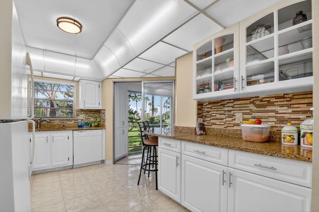 3810 Via Poinciana 206, Lake Worth, FL 33467