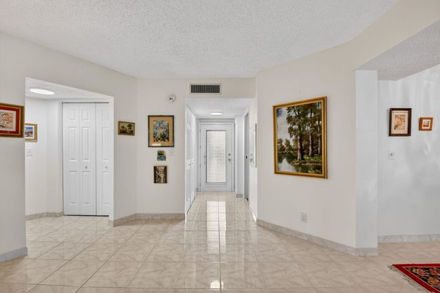3810 Via Poinciana 206, Lake Worth, FL 33467