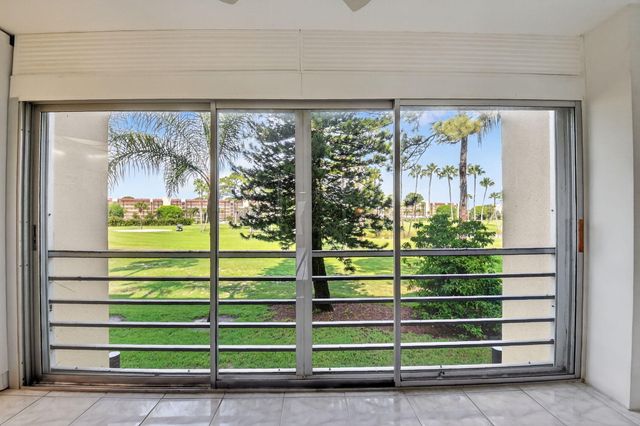 3810 Via Poinciana 206, Lake Worth, FL 33467