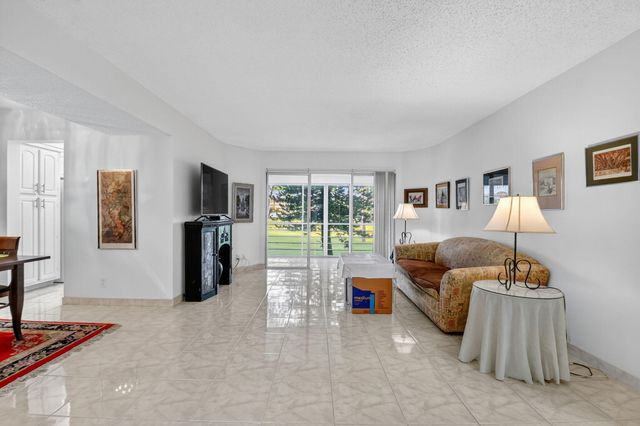 3810 Via Poinciana 206, Lake Worth, FL 33467