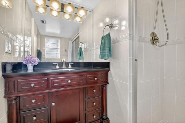 3810 Via Poinciana 206, Lake Worth, FL 33467