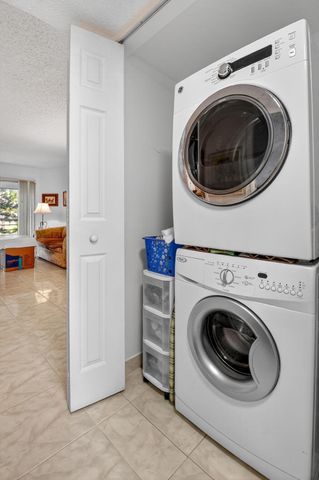 3810 Via Poinciana 206, Lake Worth, FL 33467