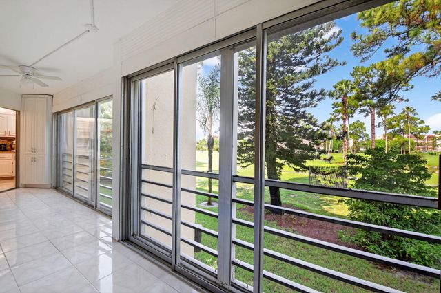 3810 Via Poinciana 206, Lake Worth, FL 33467