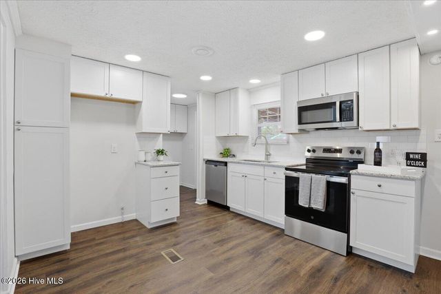 2339 Grover Hardee Road, Winterville, NC 28590