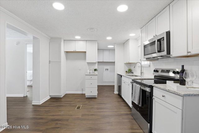 2339 Grover Hardee Road, Winterville, NC 28590