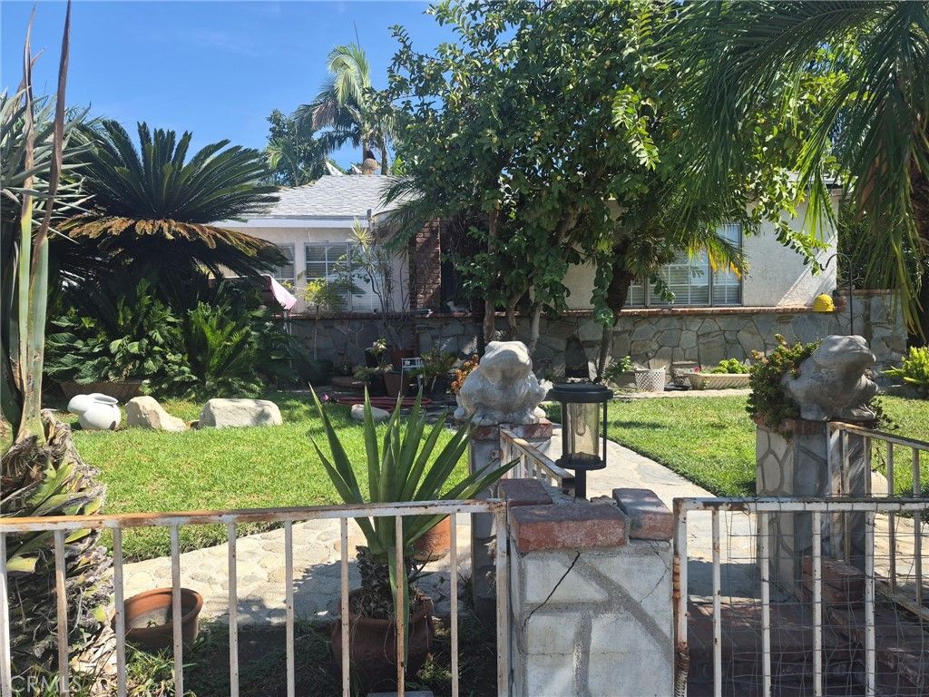 813 8th, San Fernando, CA 91340 — exterior