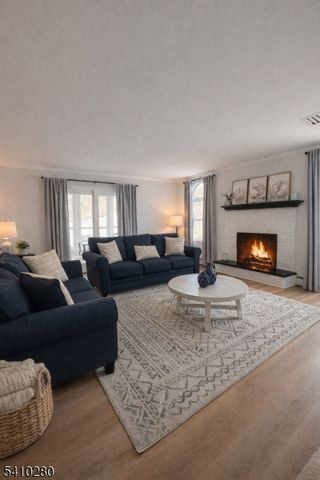 15 Melissa Lane, Roxbury Twp., NJ 07876