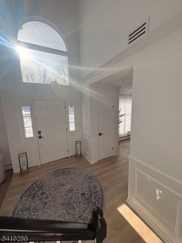 15 Melissa Lane, Roxbury Twp., NJ 07876