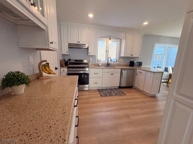 15 Melissa Lane, Roxbury Twp., NJ 07876