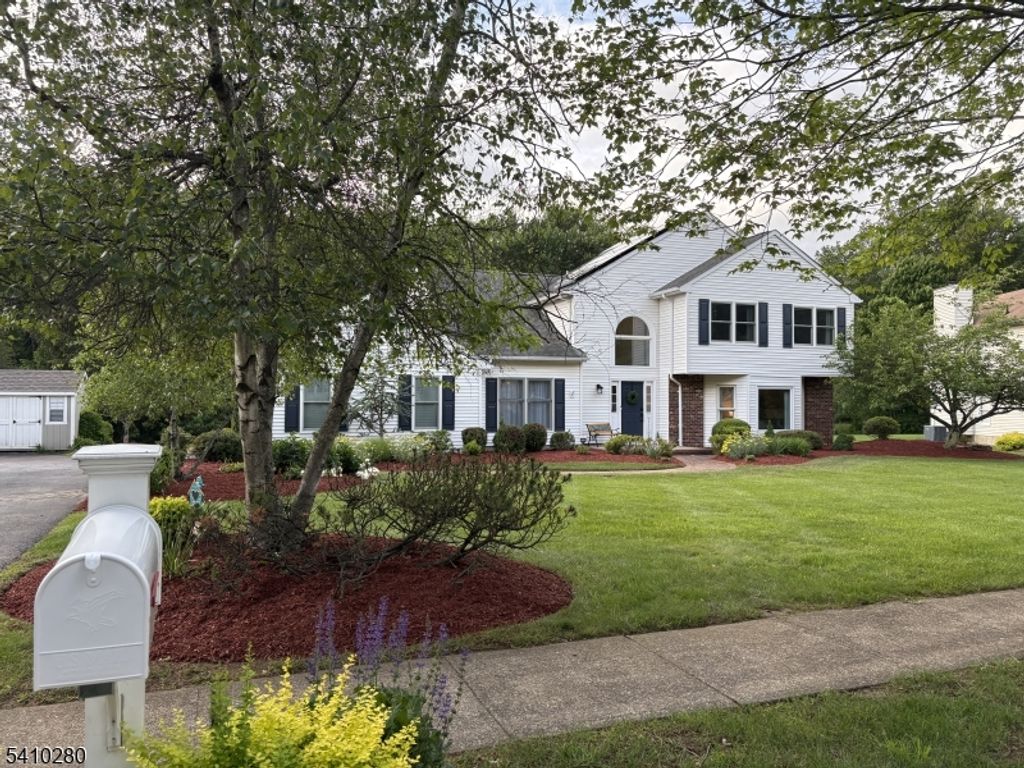 15 Melissa Lane, Roxbury Twp., NJ 07876