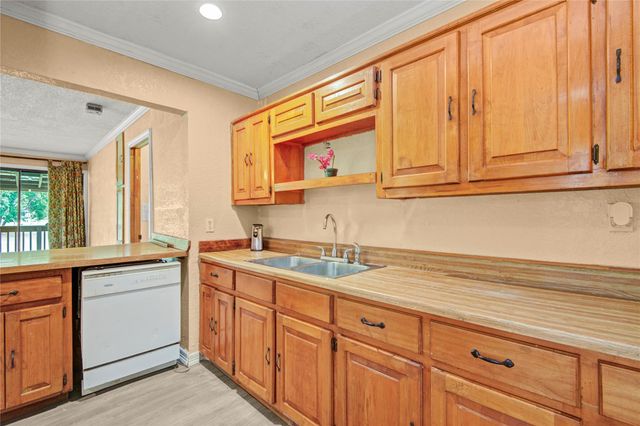 117 Camellia Street, Lake Jackson, TX 77566