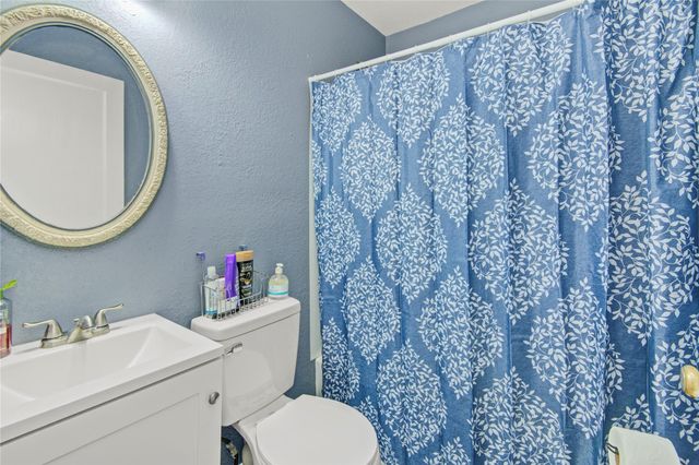 117 Camellia Street, Lake Jackson, TX 77566