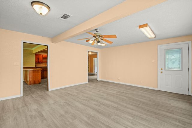 117 Camellia Street, Lake Jackson, TX 77566