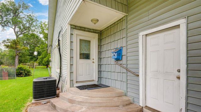 117 Camellia Street, Lake Jackson, TX 77566