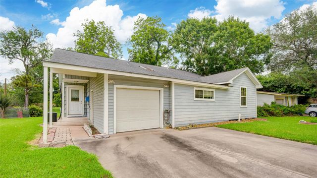 117 Camellia Street, Lake Jackson, TX 77566