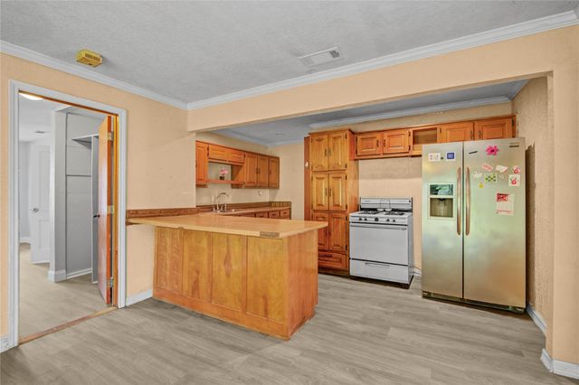 117 Camellia Street, Lake Jackson, TX 77566
