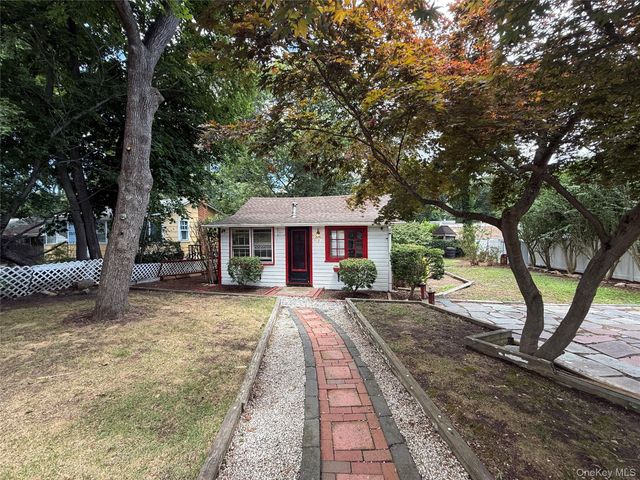 7 Connelly Drive, Lake Grove, NY 11755