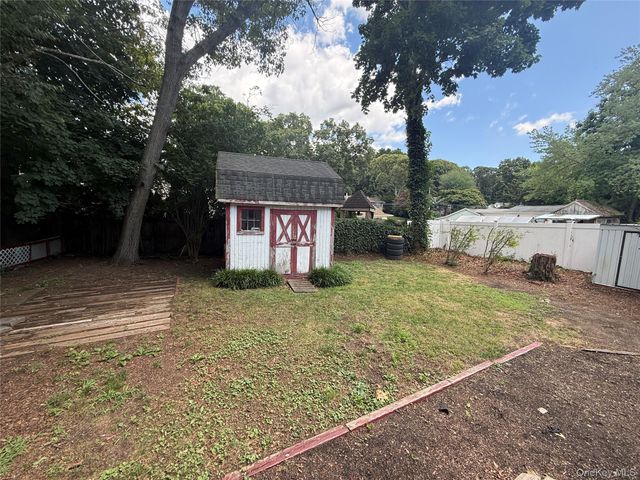 7 Connelly Drive, Lake Grove, NY 11755