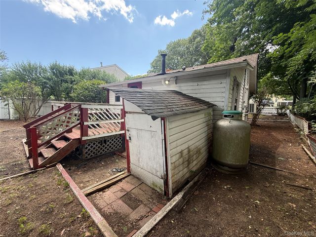 7 Connelly Drive, Lake Grove, NY 11755