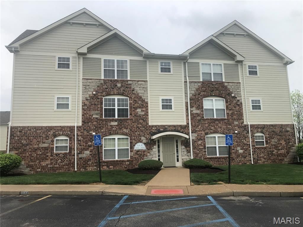 1021 Piedmont Circle, St Peters, MO 63304