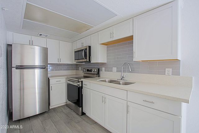 13207 N 21ST Place 6, Phoenix, AZ 85022