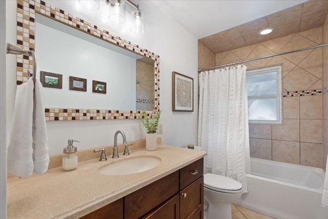 5133 Tomahawk Trail, Madison, WI 53705