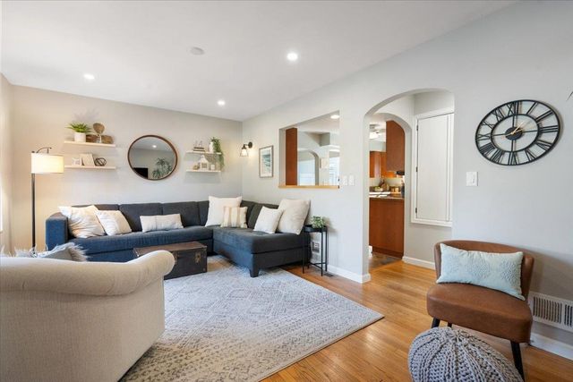 5133 Tomahawk Trail, Madison, WI 53705