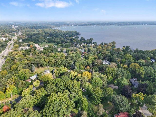 5133 Tomahawk Trail, Madison, WI 53705