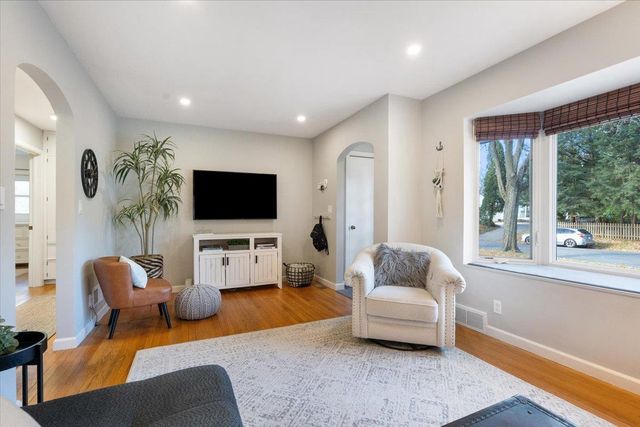 5133 Tomahawk Trail, Madison, WI 53705