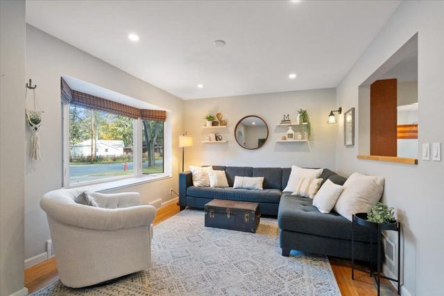 5133 Tomahawk Trail, Madison, WI 53705