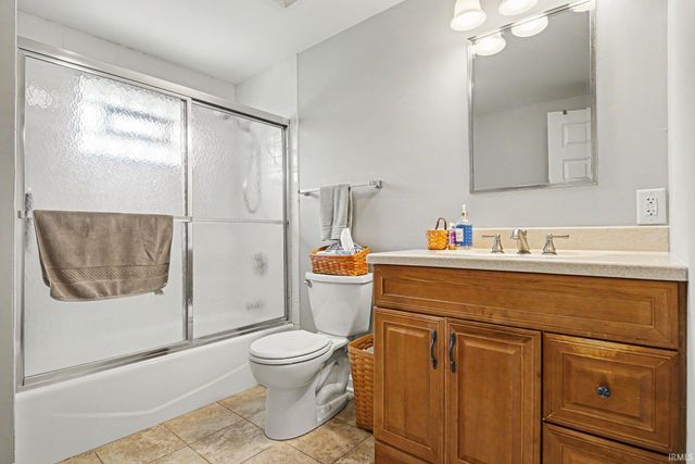 2009 Scottswood Circle, South Bend, IN 46617