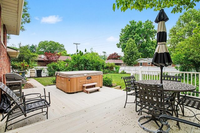2009 Scottswood Circle, South Bend, IN 46617