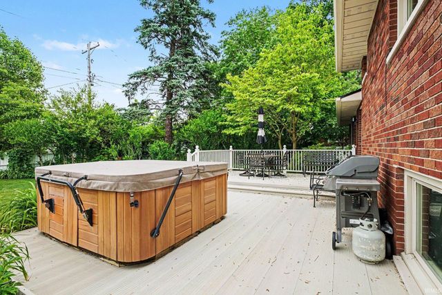 2009 Scottswood Circle, South Bend, IN 46617