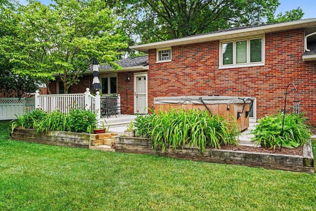 2009 Scottswood Circle, South Bend, IN 46617