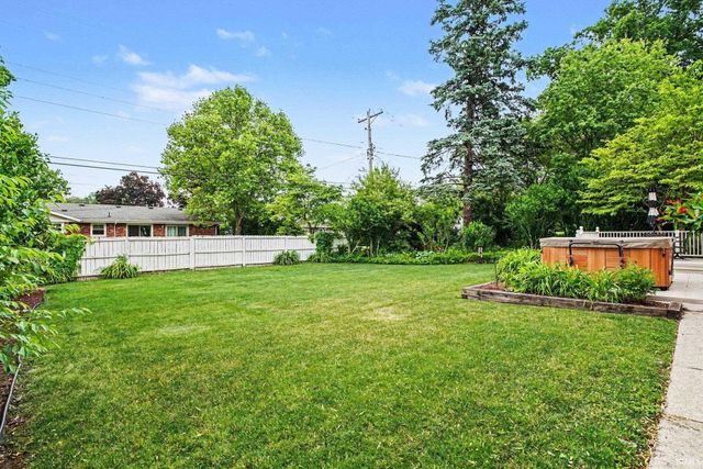 2009 Scottswood Circle, South Bend, IN 46617