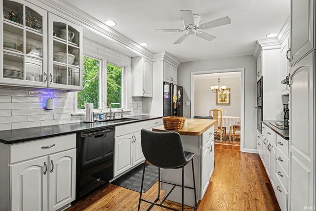 2009 Scottswood Circle, South Bend, IN 46617