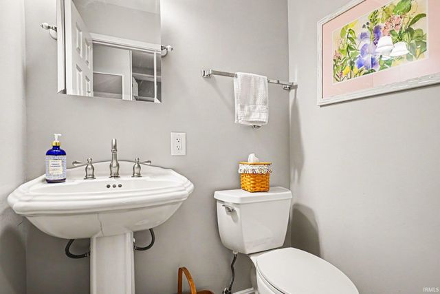2009 Scottswood Circle, South Bend, IN 46617