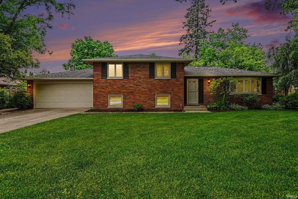 2009 Scottswood Circle, South Bend, IN 46617