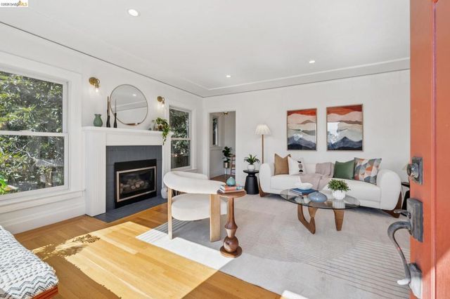 1909 San Antonio AVE, Berkeley, CA 94707