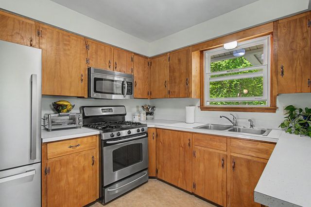16 Colbert Street, Essex Junction, VT 05452