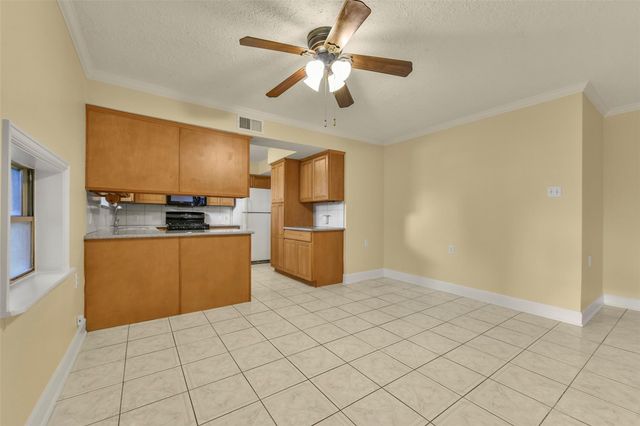 523 Oakdale Avenue, Shoreacres, TX 77571