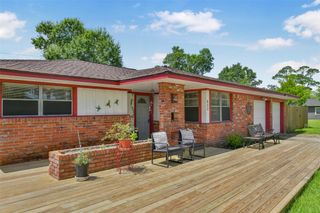 523 Oakdale Avenue, Shoreacres, TX 77571